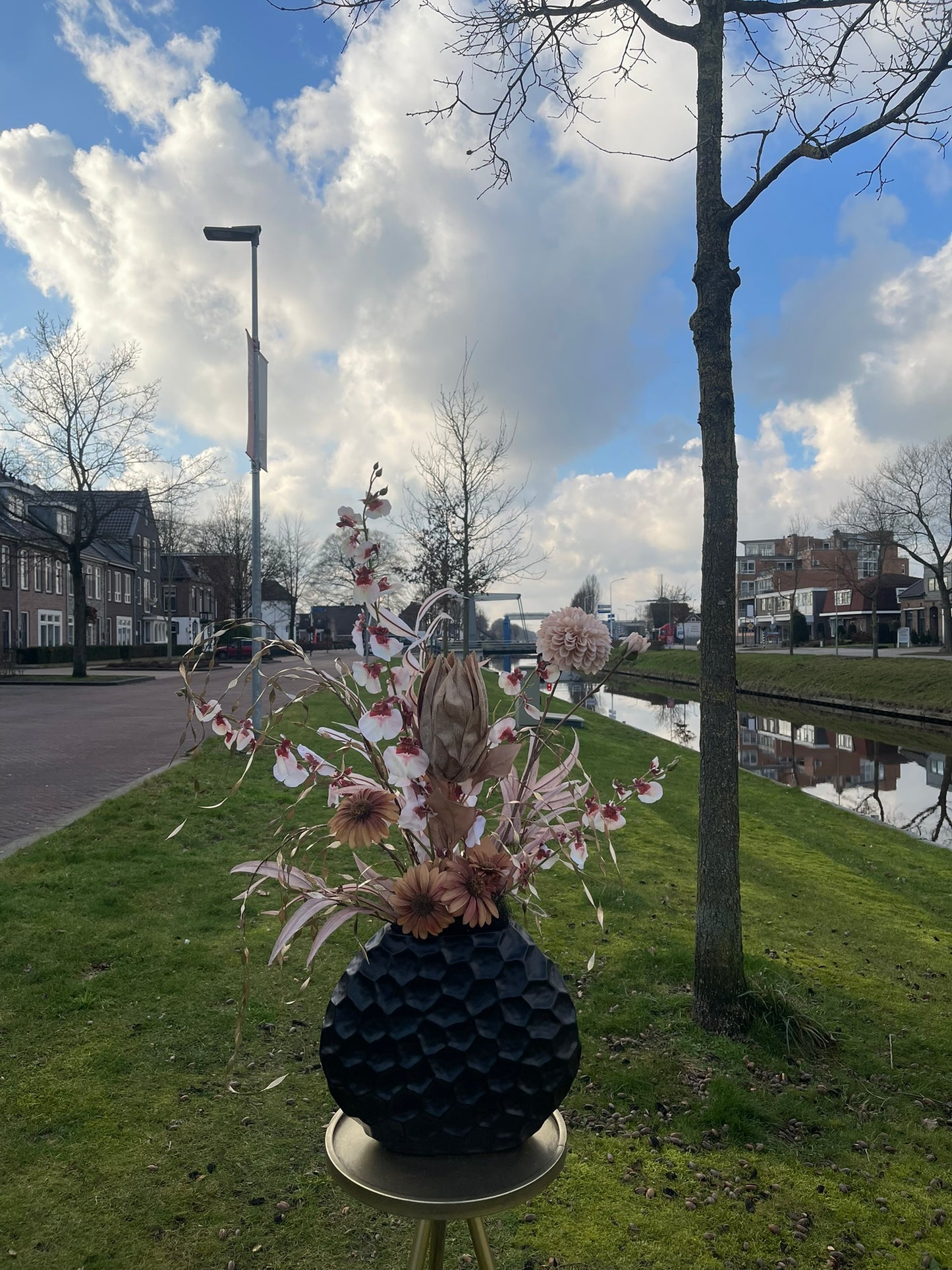 Zijde Arrangement - Golden Bloom